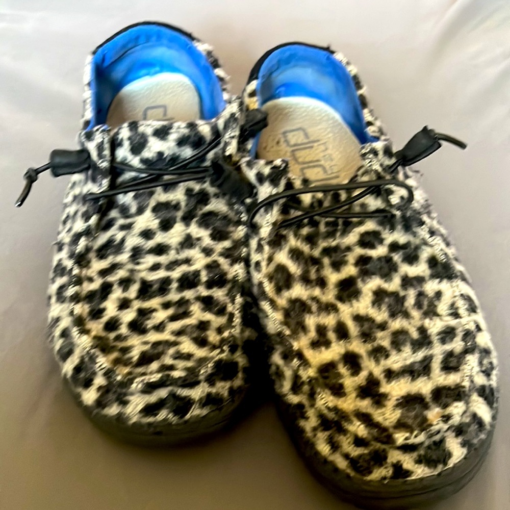 Hey Dude Shoes Women Size 8 Slip On Animal Print Furry Gray Black Lightweight